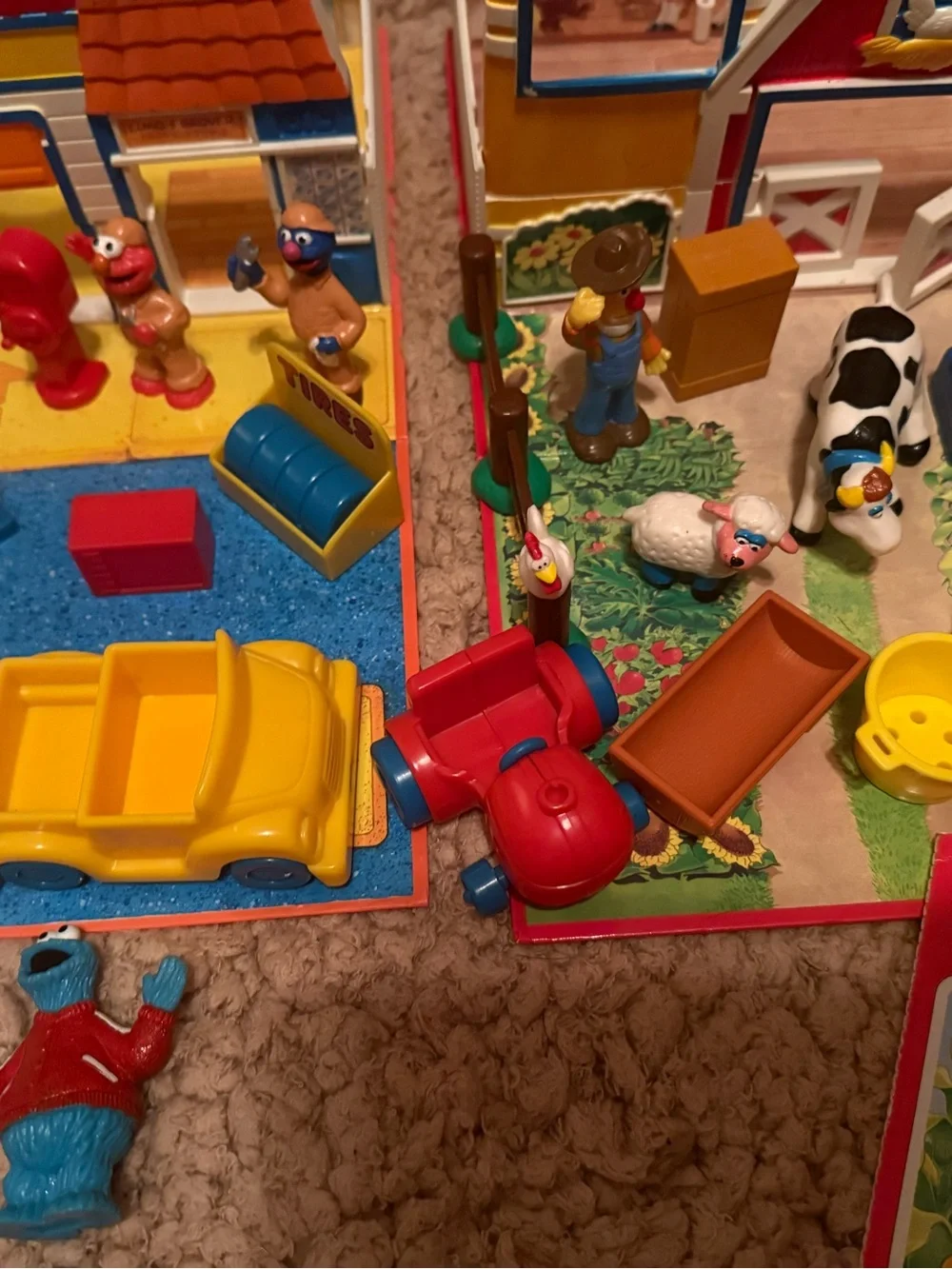1994 Sesame Street Play Sets Garage & Farm Elmo & Bert & Ernie VINTAGE TOY